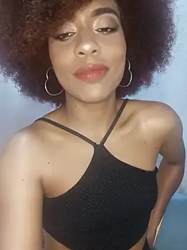 Snapshot of thaimy_ chatting on December 5, 2025, 2:32 am thaimy online show from December 5, 2025, 2:32 am