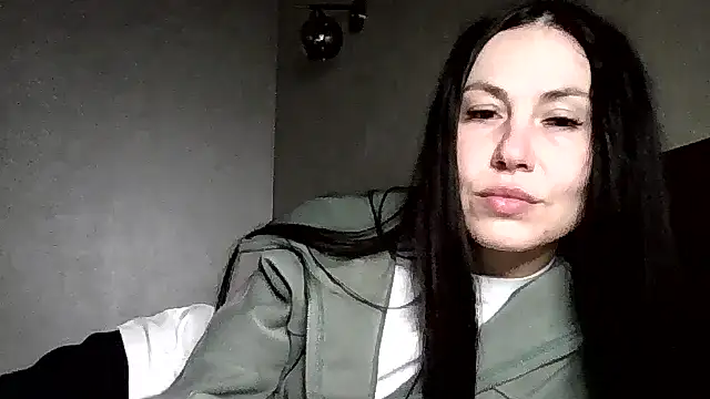 JulianaGold1 online show from February 15, 2026, 9:25 pm