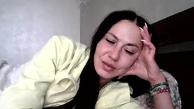JulianaGold1 online show from May 13, 2026, 12:45 pm