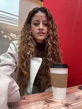 Snapshot of alana15 chatting on April 3, 2026, 9:21 pm alana15 online show from April 3, 2026, 9:21 pm