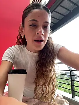 Snapshot of alana15 chatting on April 4, 2026, 9:21 pm alana15 online show from April 4, 2026, 9:21 pm