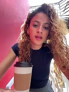 Snapshot of alana15 chatting on April 7, 2026, 9:49 pm alana15 online show from April 7, 2026, 9:49 pm