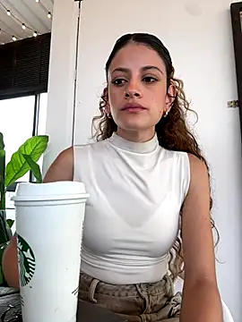 alana15 online show from December 4, 2025, 9:14 pm