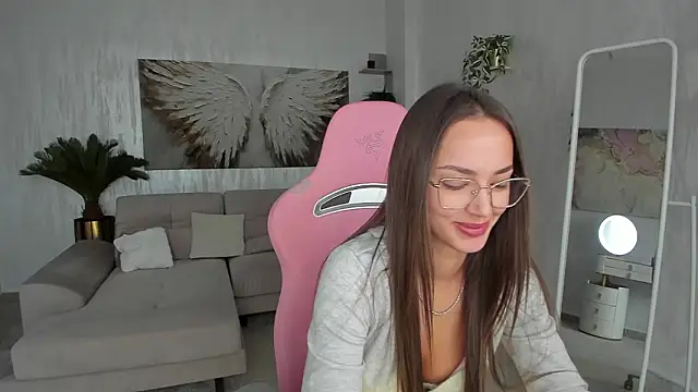 TiffanyHouston  online show from February 13, 2026, 7:30 am