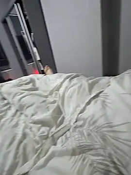 Snapshot of elenaUK chatting on November 27, 2025, 10:32 pm elenaUK online show from November 27, 2025, 10:32 pm