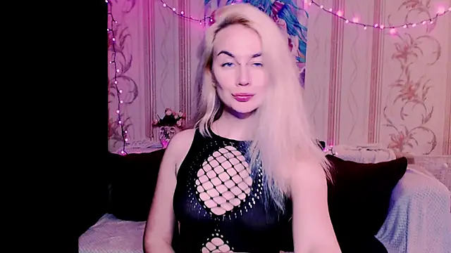 xxxcharismaaa online show from May 18, 2026, 6:01 pm