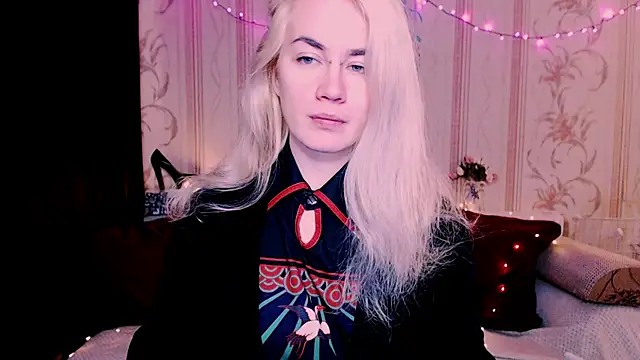 xxxcharismaaa online show from April 27, 2026, 4:54 am