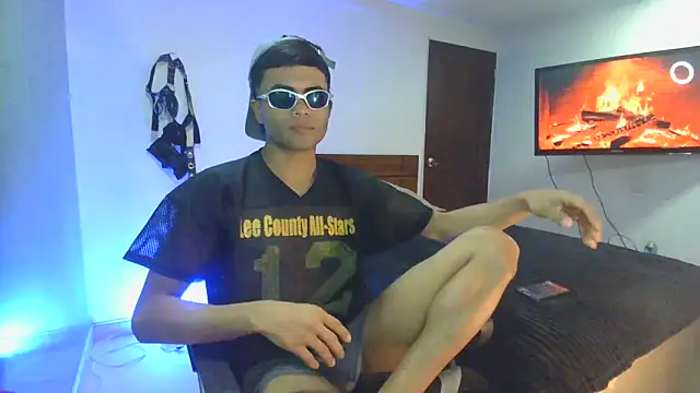 pinedasex777 online show from November 18, 2025, 10:40 am