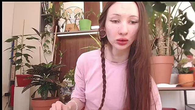 Snapshot of Arwen-elf chatting on April 1, 2026, 5:20 am Arwen-elf online show from April 1, 2026, 5:20 am
