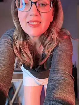 MaiseKnox online show from October 19, 2025, 12:57 am