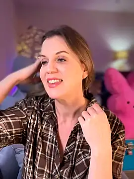 Snapshot of MaiseKnox chatting on April 1, 2026, 9:45 pm MaiseKnox online show from April 1, 2026, 9:45 pm