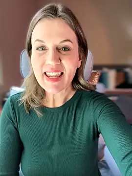 Snapshot of MaiseKnox chatting on March 14, 2026, 6:03 pm MaiseKnox online show from March 14, 2026, 6:03 pm