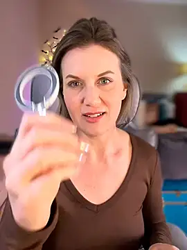 Snapshot of MaiseKnox chatting on April 6, 2026, 10:33 pm MaiseKnox online show from April 6, 2026, 10:33 pm