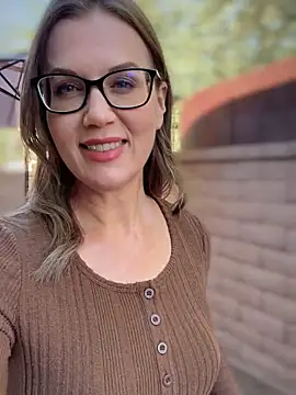 MaiseKnox online show from October 14, 2025, 10:09 pm