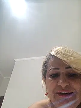 Snapshot of vivifernades chatting on April 12, 2026, 11:57 am vivifernades online show from April 12, 2026, 11:57 am