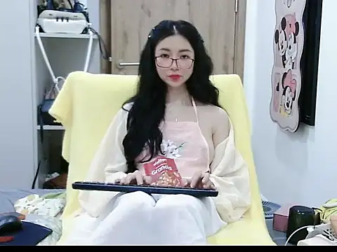 Snapshot of Cute_Ruby01 chatting on April 4, 2026, 1:28 pm Cute Ruby01 online show from April 4, 2026, 1:28 pm