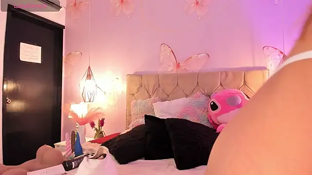 Snapshot of Vivi_prinncess chatting on March 31, 2026, 8:44 pm Vivi prinncess online show from March 31, 2026, 8:44 pm