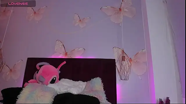 Snapshot of Vivi_prinncess chatting on March 13, 2026, 12:26 am Vivi prinncess online show from March 13, 2026, 12:26 am