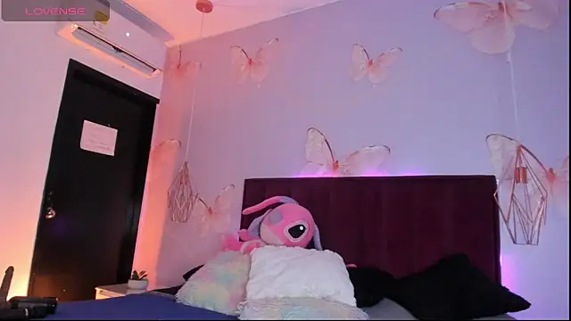 Snapshot of Vivi_prinncess chatting on March 12, 2026, 12:16 am Vivi prinncess online show from March 12, 2026, 12:16 am