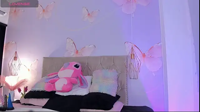 Snapshot of Vivi_prinncess chatting on March 31, 2026, 12:45 am Vivi prinncess online show from March 31, 2026, 12:45 am