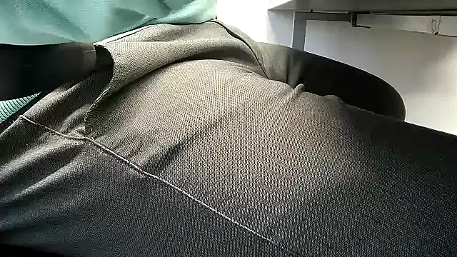 69bezfleku online show from December 3, 2025, 7:30 am