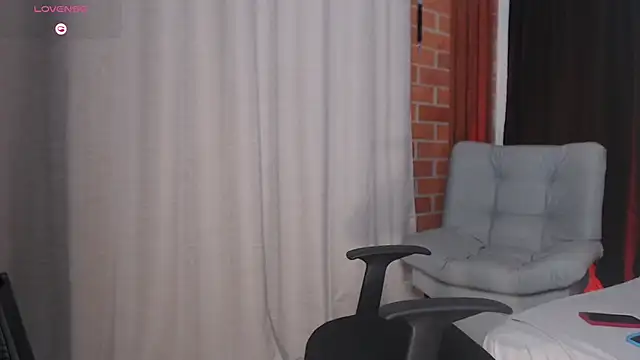 AGATHAA WHITE online show from March 5, 2026, 10:12 am