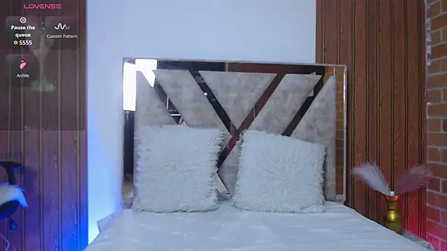 AGATHAA WHITE online show from December 23, 2025, 11:09 am