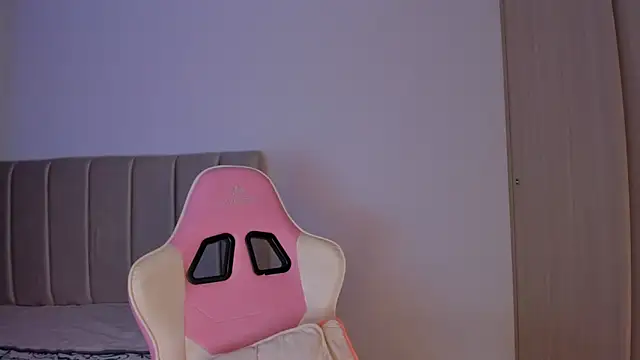 isa bunny online show from September 18, 2025, 5:43 am