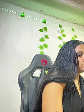 shayna all online show from April 25, 2026, 9:45 pm