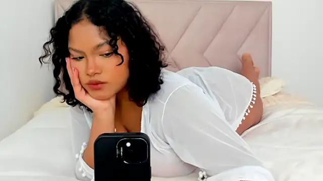 Snapshot of Dephne__ chatting on March 3, 2025, 12:28 pm Dephne online show from March 3, 2025, 12:28 pm