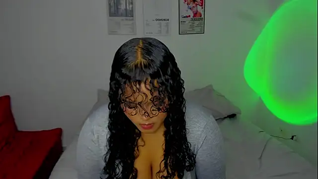 Dephne   online show from February 12, 2026, 11:37 pm