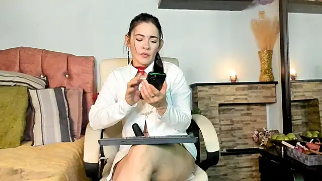 Carla expit online show from November 5, 2025, 11:30 pm