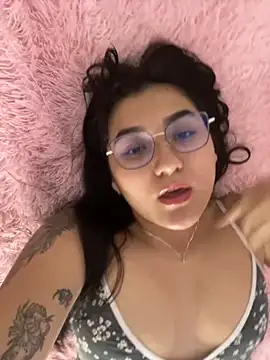 yessi rose online show from October 11, 2025, 2:56 am
