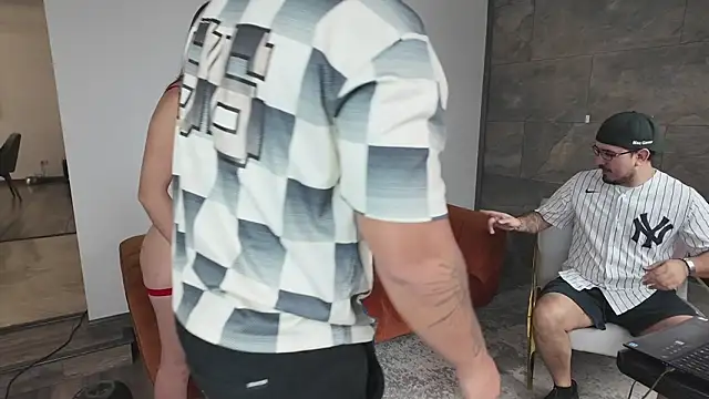 Bellapazzia online show from February 14, 2026, 5:35 pm