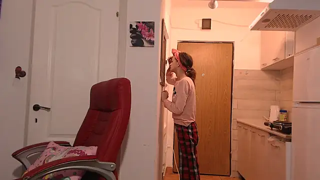 simyhvn online show from February 10, 2026, 5:06 am