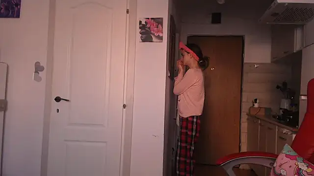 Snapshot of simyhvn chatting on March 7, 2026, 5:36 am simyhvn online show from March 7, 2026, 5:36 am