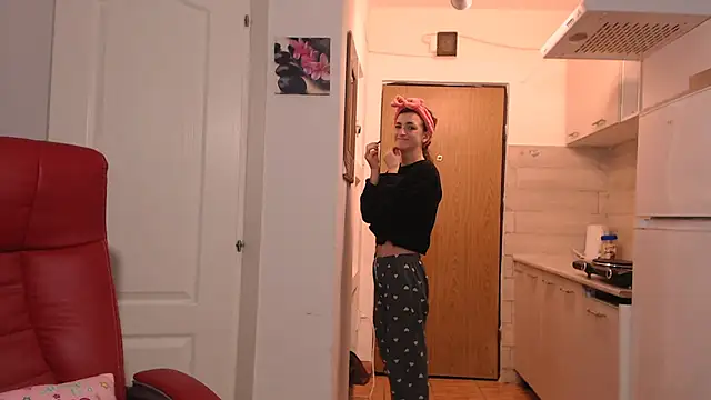 simyhvn online show from February 16, 2026, 5:39 am