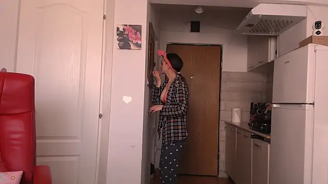 Snapshot of simyhvn chatting on April 14, 2026, 8:19 am simyhvn online show from April 14, 2026, 8:19 am