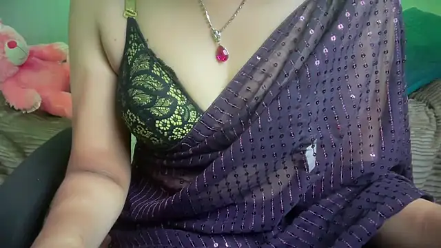 Snapshot of Queen_Angelena chatting on May 3, 2026, 5:27 pm Queen Angelena online show from May 3, 2026, 5:27 pm