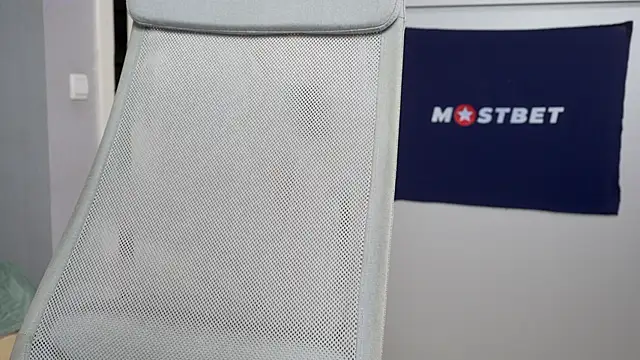 foxeslovefoxes online show from January 28, 2025, 6:07 pm