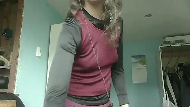 Snapshot of SexyRach75 chatting on September 15, 2025, 3:01 pm SexyRach75 online show from September 15, 2025, 3:01 pm
