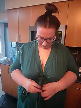 Snapshot of Canadian_BBW chatting on February 27, 2025, 12:57 am Canadian BBW online show from February 27, 2025, 12:57 am