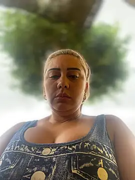 Snapshot of maymercy chatting on February 23, 2026, 5:24 pm maymercy online show from February 23, 2026, 5:24 pm