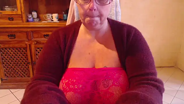 Snapshot of MISS_LINDAH chatting on February 18, 2026, 6:22 am MISS LINDAH online show from February 18, 2026, 6:22 am