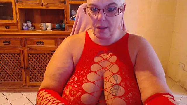 Snapshot of MISS_LINDAH chatting on September 16, 2025, 5:08 am MISS LINDAH online show from September 16, 2025, 5:08 am