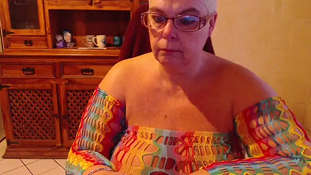 MISS LINDAH online show from March 30, 2026, 5:09 am