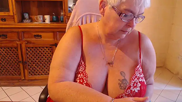 Snapshot of MISS_LINDAH chatting on February 25, 2025, 6:14 am MISS LINDAH online show from February 25, 2025, 6:14 am