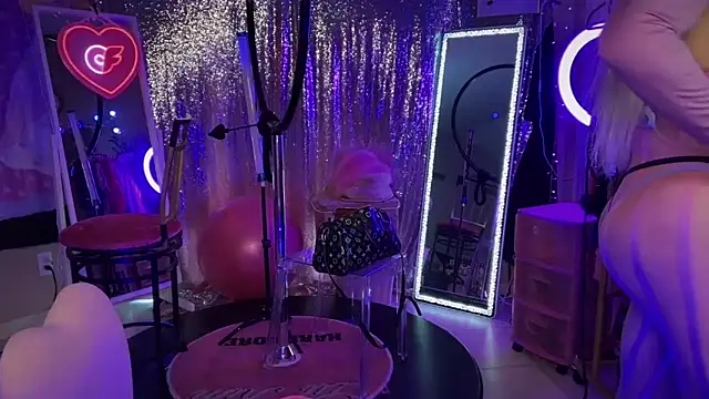 Snapshot of bimbotwerkqueen chatting on March 14, 2025, 11:00 pm bimbotwerkqueen online show from March 14, 2025, 11:00 pm