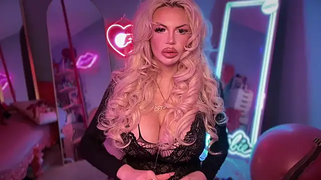 Snapshot of bimbotwerkqueen chatting on November 6, 2025, 12:47 am bimbotwerkqueen online show from November 6, 2025, 12:47 am