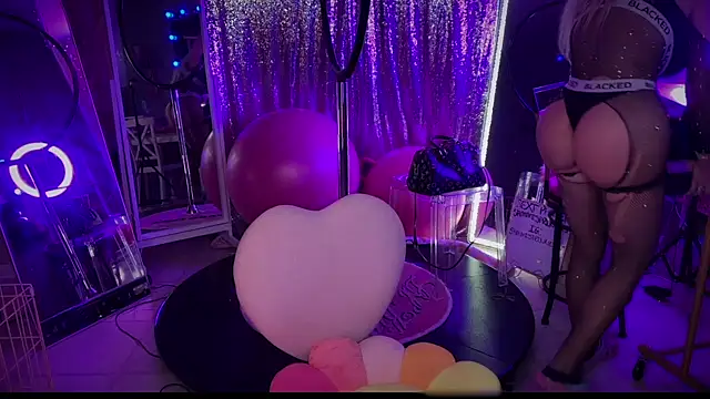 Snapshot of bimbotwerkqueen chatting on February 2, 2025, 2:06 am bimbotwerkqueen online show from February 2, 2025, 2:06 am